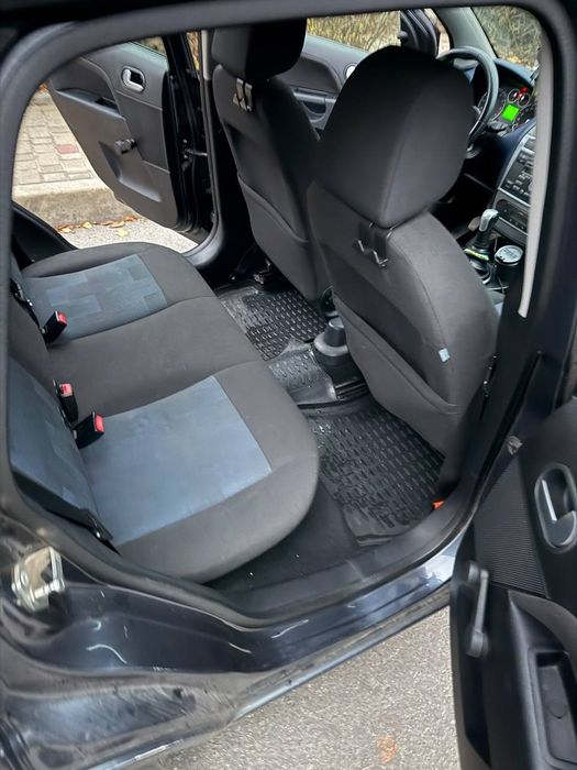 Ford fiesta 2006 рік