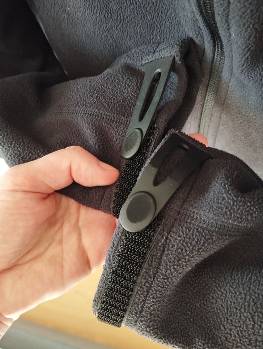 Ciepła bluza, kurtka polarowa, granatowa, w góry, z zasuwanymi kieszen