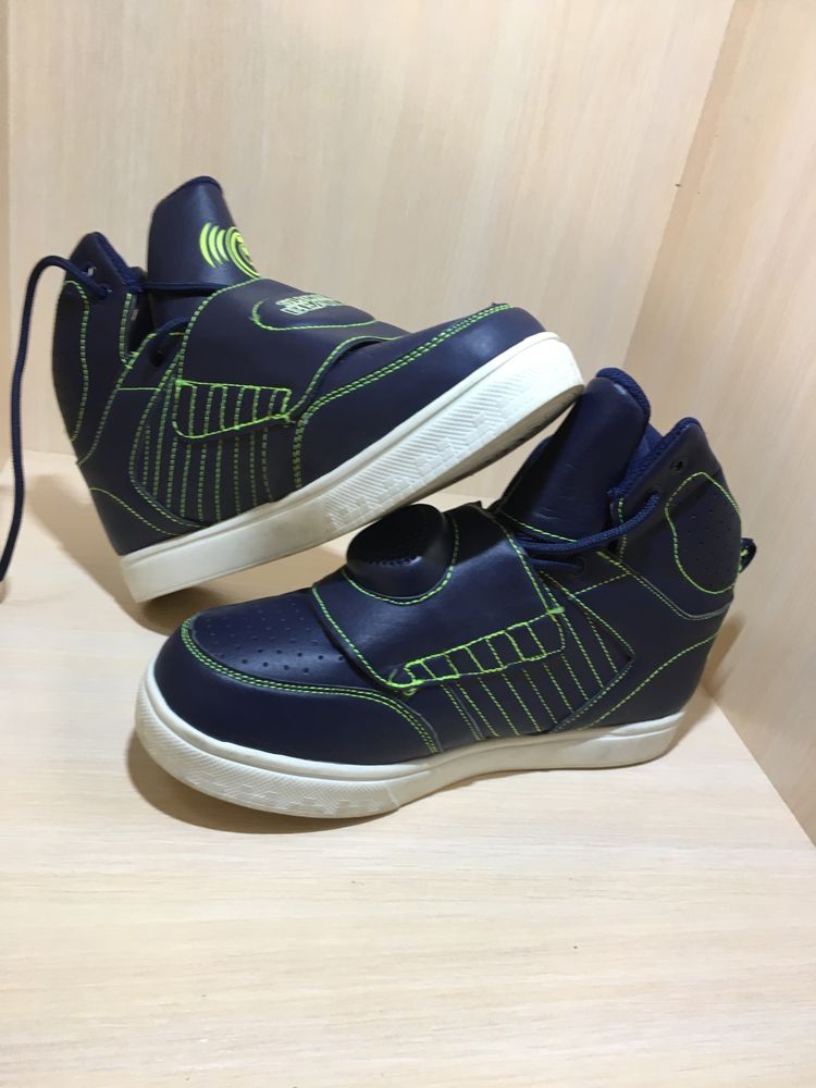 Shoe beatz, ботінки з колонкою