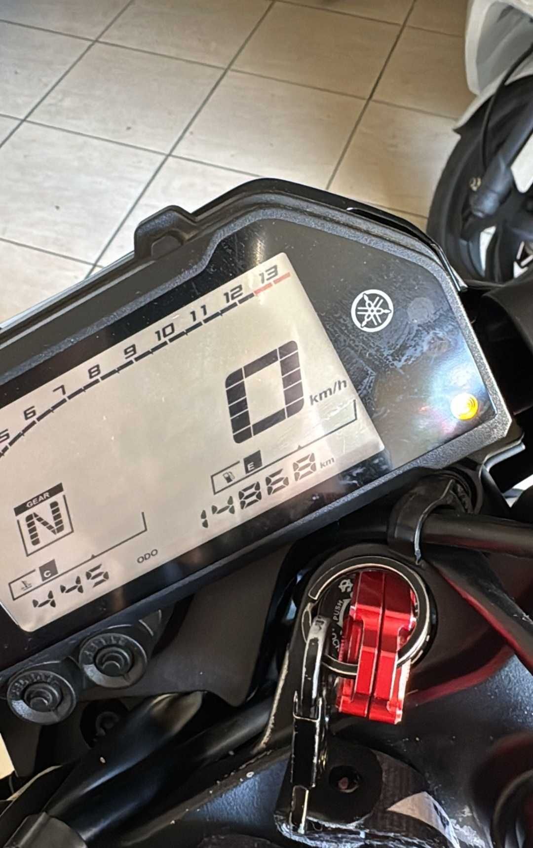 Yamaha MT-03 com escape akrapovic