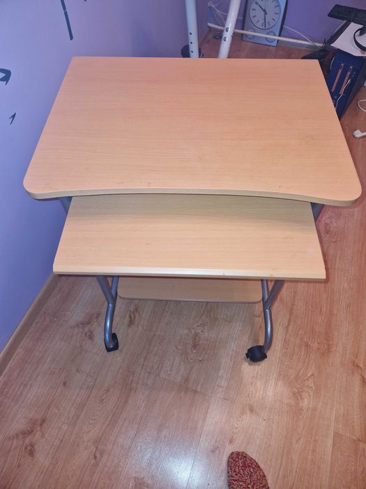 Stolik pod komputer