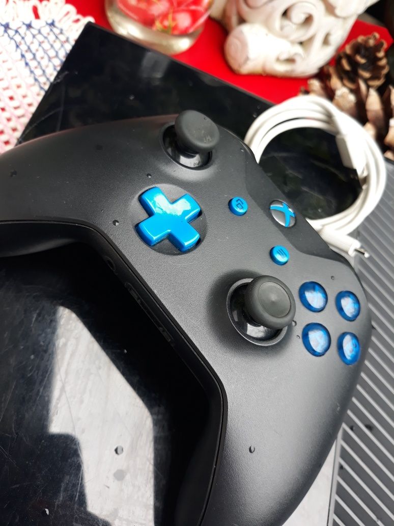 Konsola XBOX One  500GB plus pad po serwisie