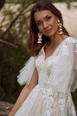 Suknia ślubna z rękawkami