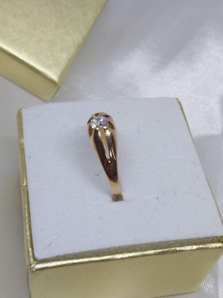 Złoty pierścionek z diamentem, złoto różowe 500, R14