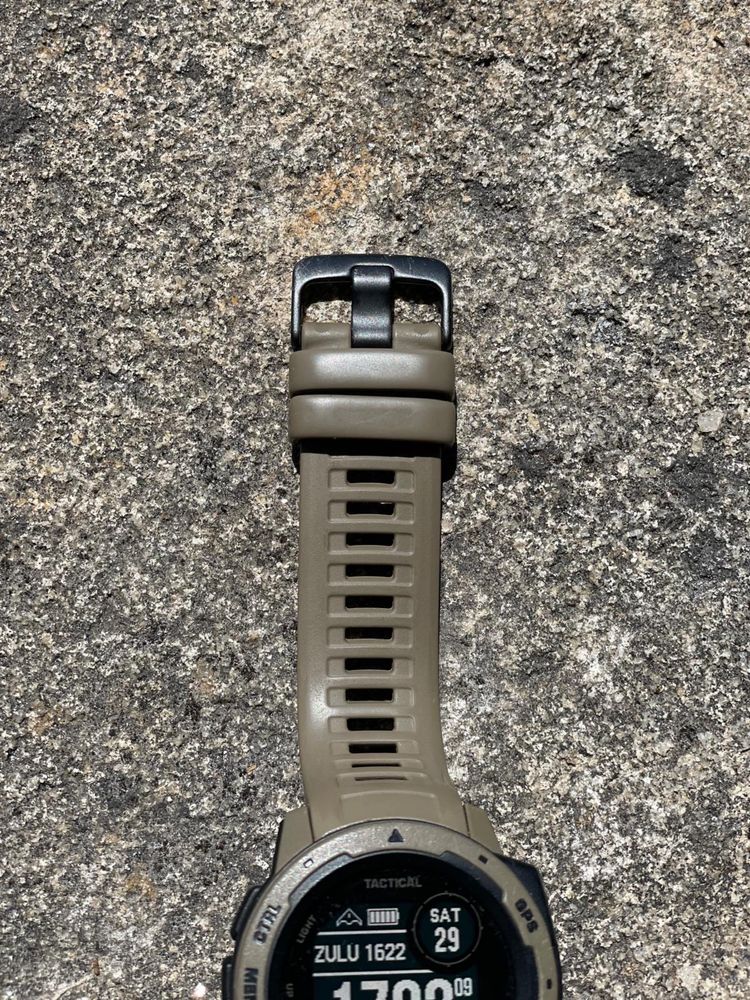 Garmin Instinct Version Tactical Coyote Brown