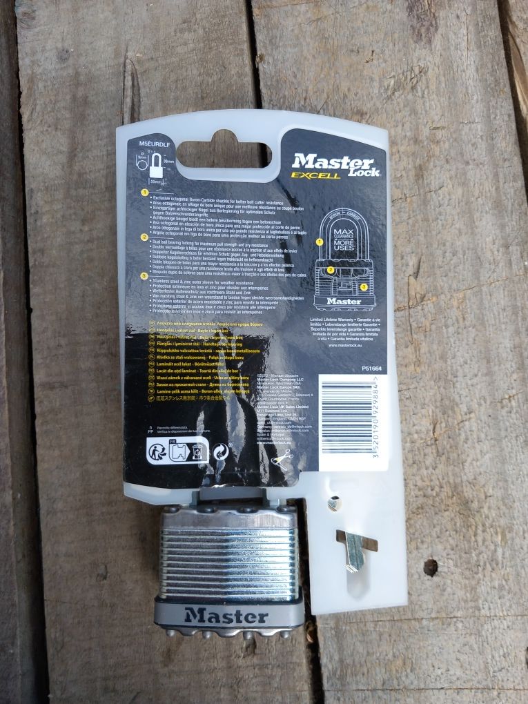 Kłódka M5EURDLF 50mm - BOR/38mmOCT - 8mm MasterLock