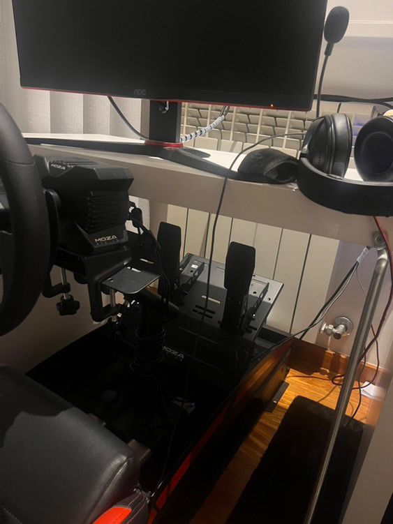 COCKPIT COMPLETO - Moza R3 + Cadeira FX1 + iRacing 1 ano