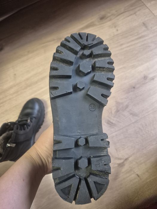 Зимние кожанные ботинки 35р