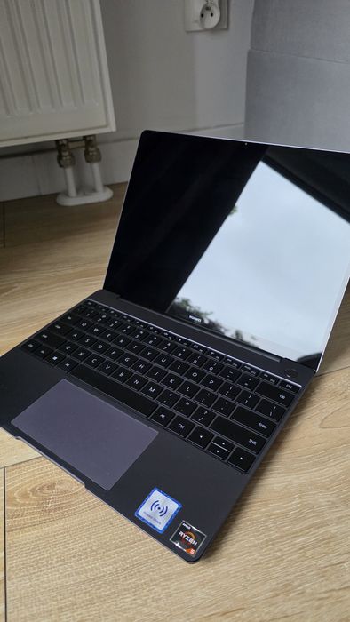 Huawei Matebook 13 (HN-WX9X) 
Procesor: AMD Ryzen 5 3500U 2,1 - 3,7 GH