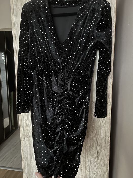 Sukienka welurowa cyrkonie falbanka