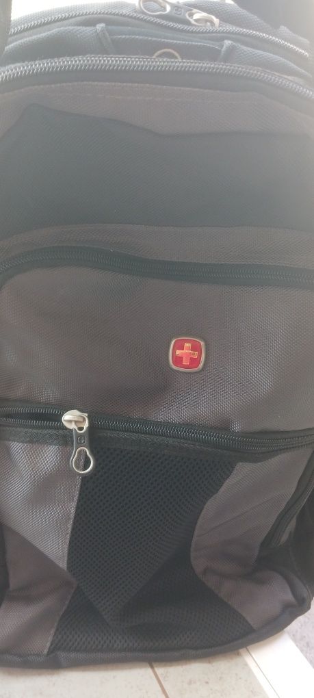 Mochila grande,comprada na Suíça