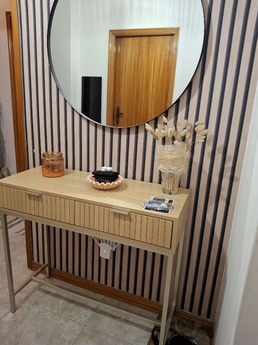 Móvel de entrada com 2 gavetas e espelho