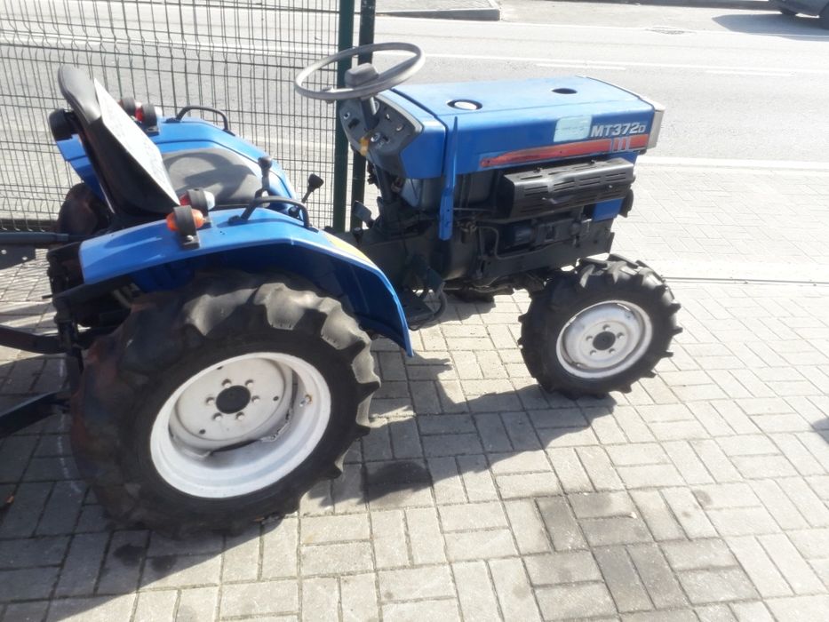 Trator Mitsubishi 4x4 com matrícula e capinadeira nova