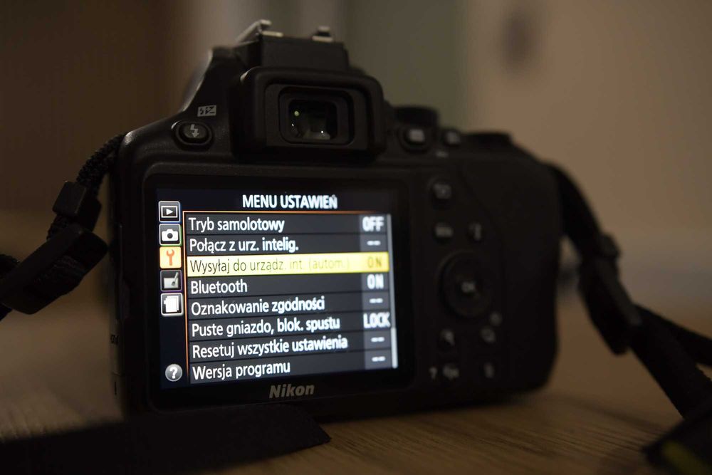 Nikon D3500  Znikomy przebieg z obiektywem