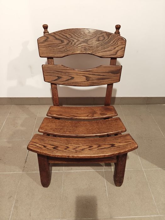 Fotel drewniany dębowy z podłokietnikiem i poduchami