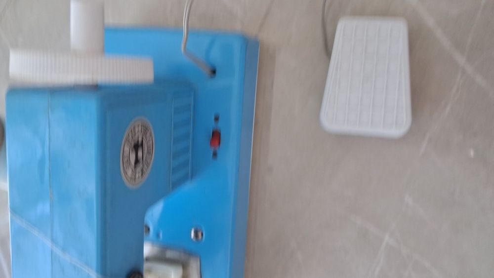 Mini máquina de costura vintage