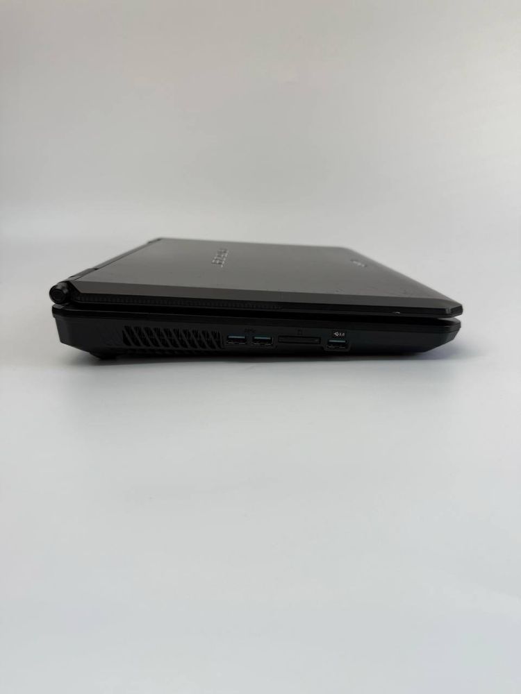 Medion Erazer | i7 / GTX 670MX / 16 ГБ / SSD+HDD / 15.6” FHD