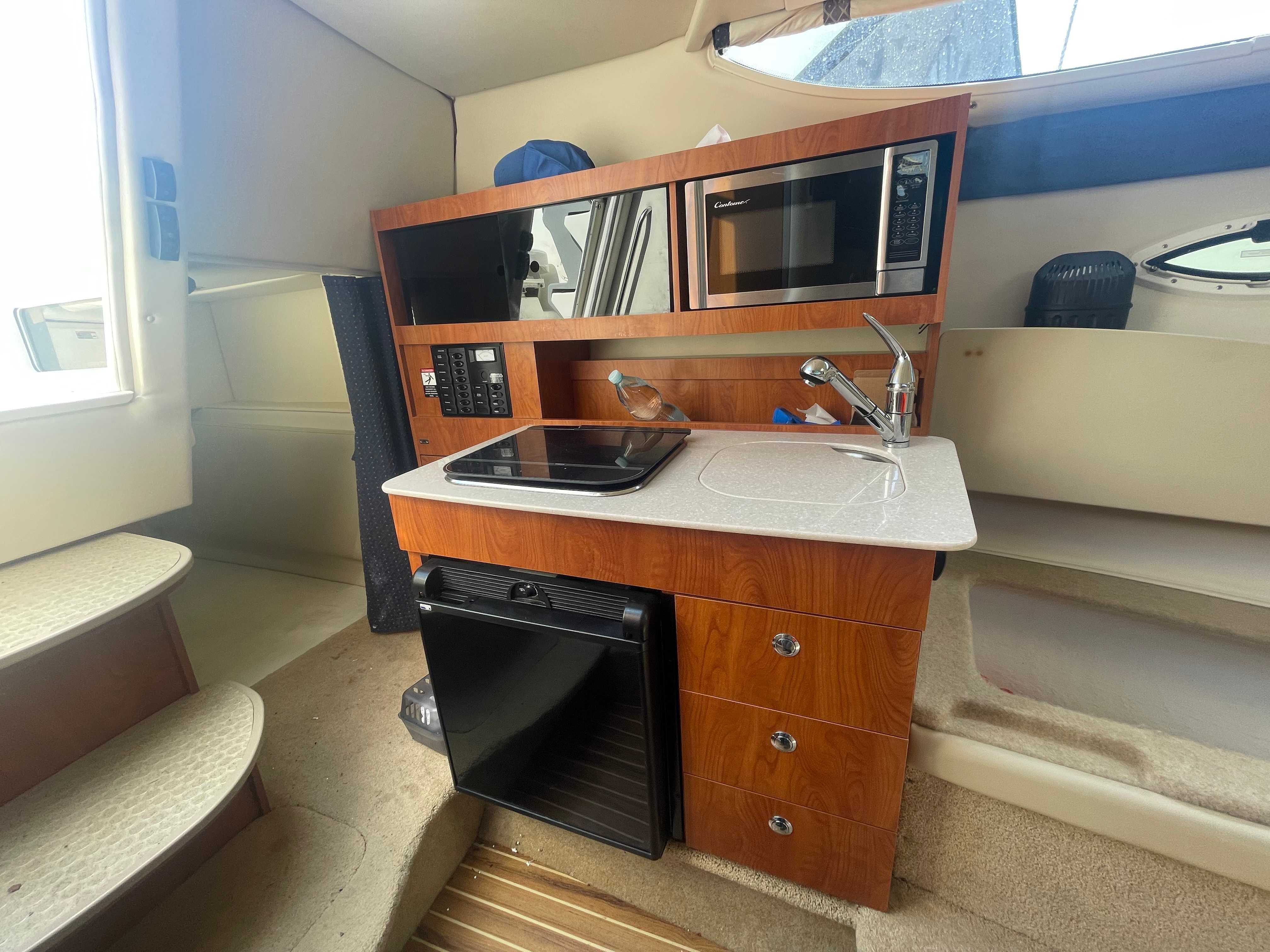 Bayliner 245 Cruiser, wózek portowy, faktura