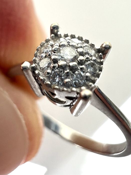 Сияющее золотое кольцо  с бриллиантами  р.16 0,54ct