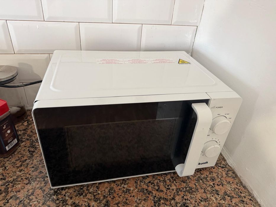 Microondas Kunft – Branco, em ótimo estado