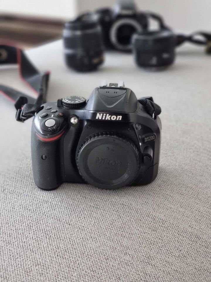 Nikon D5200 + 18-55mm + 50mm f/1.8