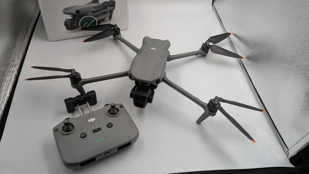 Квадрокоптер DJI Air 3 Drone (без акумулятора)