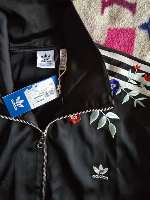 Вітровка жіноча adidas