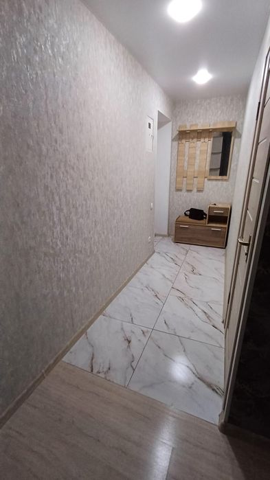 Здам подобово 1 кімнатну квартиру-студію.