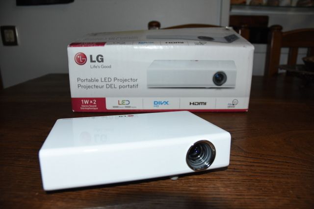 Projector LED LG PB 60G