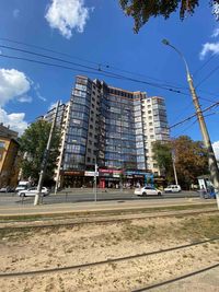 Продаж офісного приміщення 550 кв.м. на 14 поверсі на вул. Пирогова