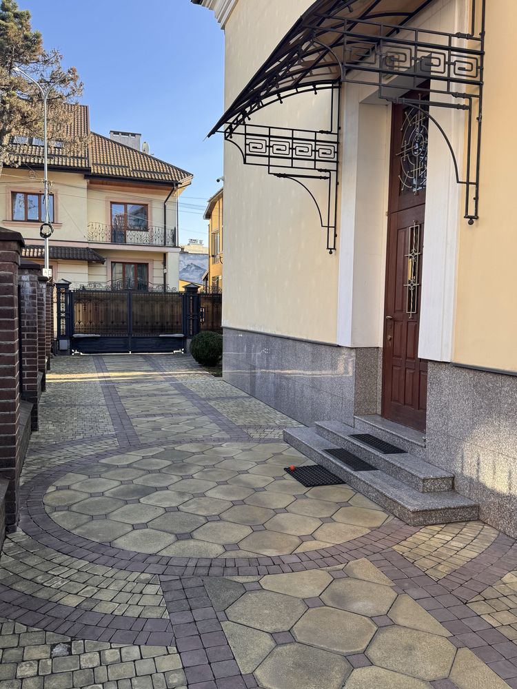 Продається будинок по вул. Сельських 12, Франківський район