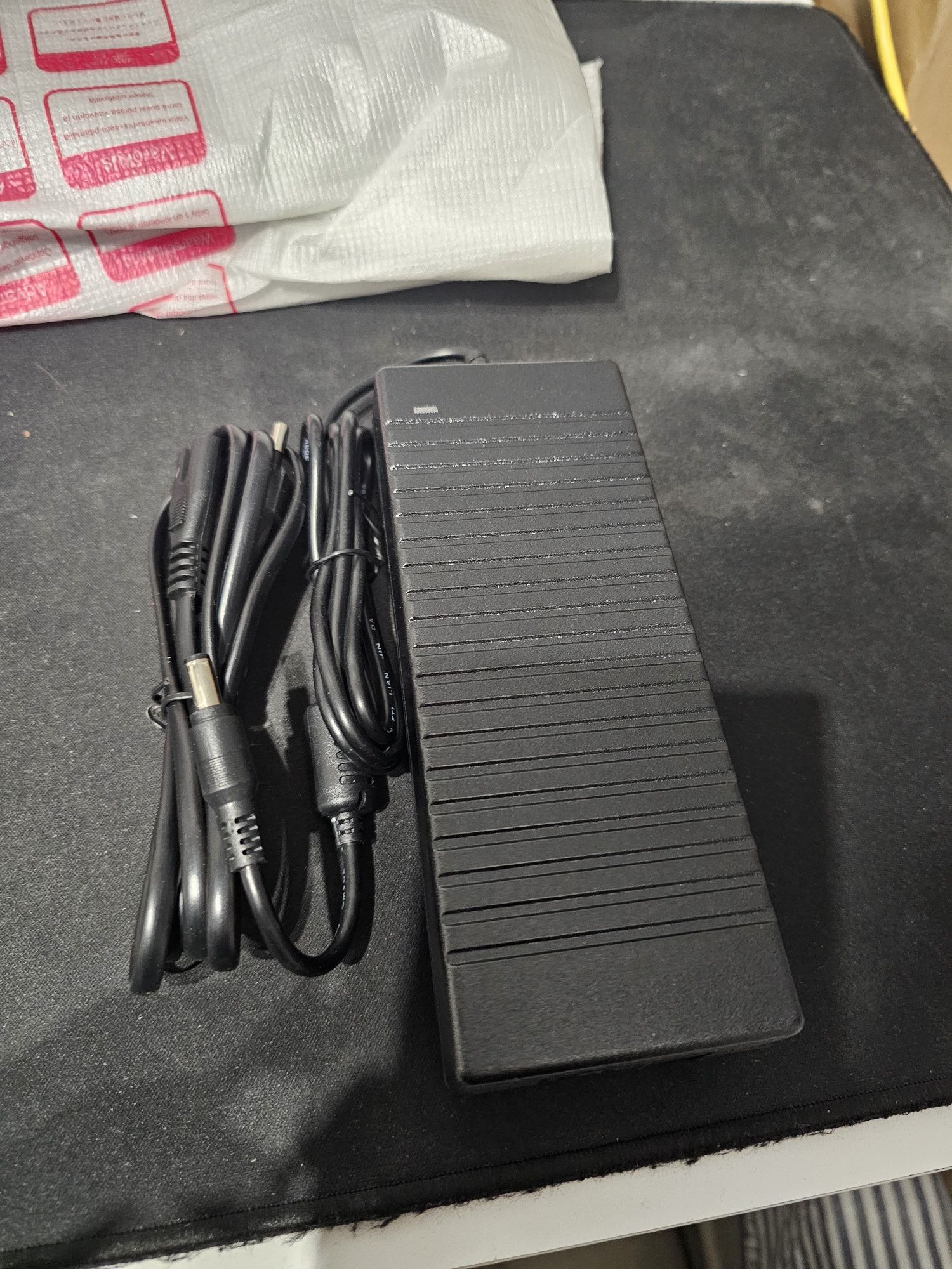 Ładowarka do hulajnogi roweru elektrycznego 42v(36v)  3pin  2.1/5.5mm