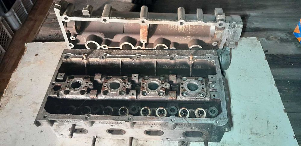 Głowica pokrywa zaworów Vw Golf mk4 Seat 1,4 16V 036'103475