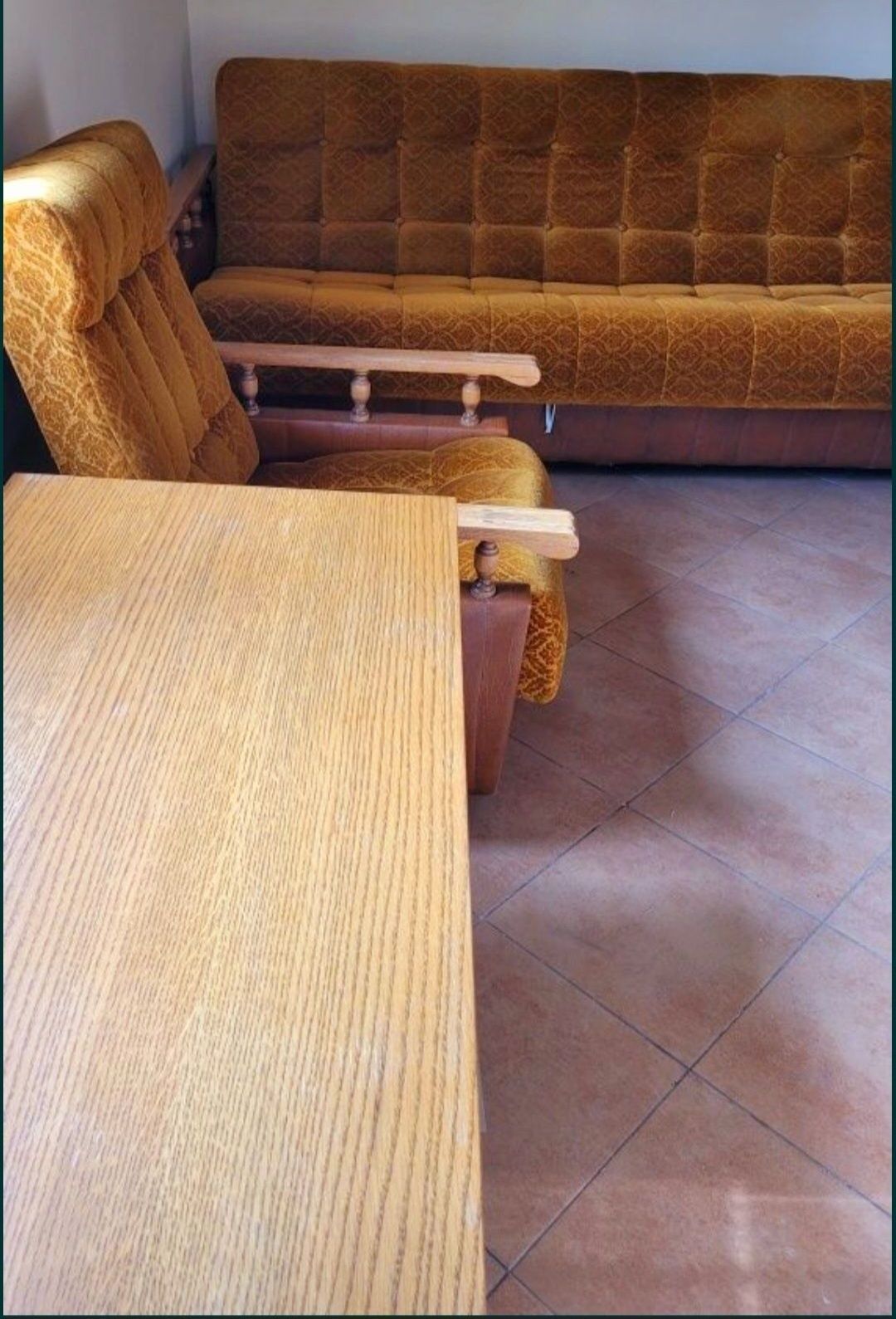 Fotele plus ława rozkładana z drewna. Stan bardzo dobry.