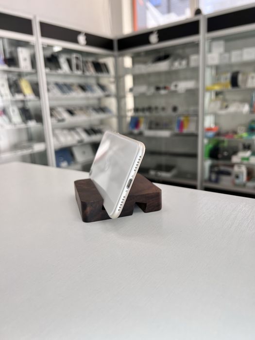 iPhone SE 2023 (gen-3) 128GB Starlight NEVERLOCK