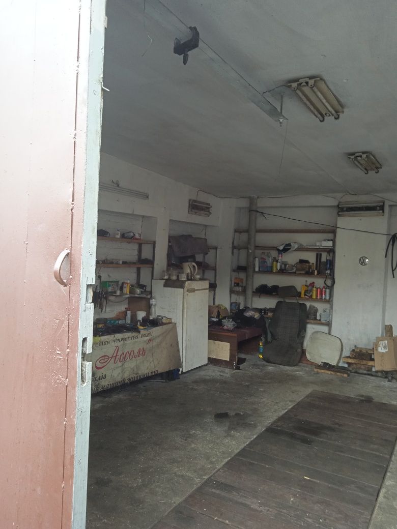 Продається гараж в м. Трускавець по вулиці  Стебницькій приватизований