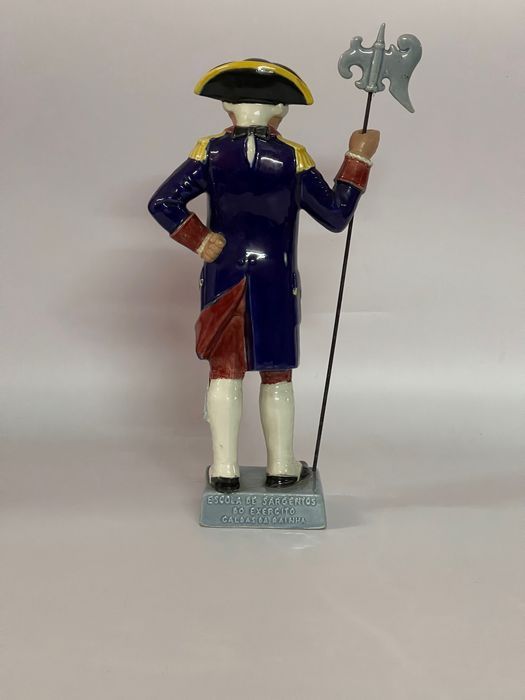 Estatueta, representativa de figura de Sargento do Século XVIII