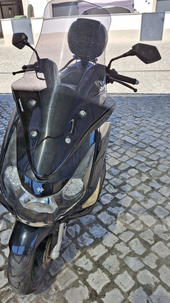 Maxi Scooter Daelim S3