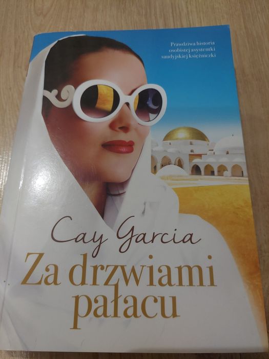 Cay Garcia.  Za drzwiami pałacu