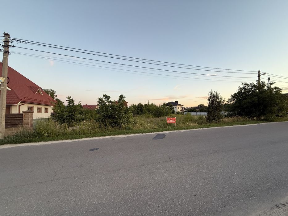 Продається 12 сотих в пригороді Тернополя.