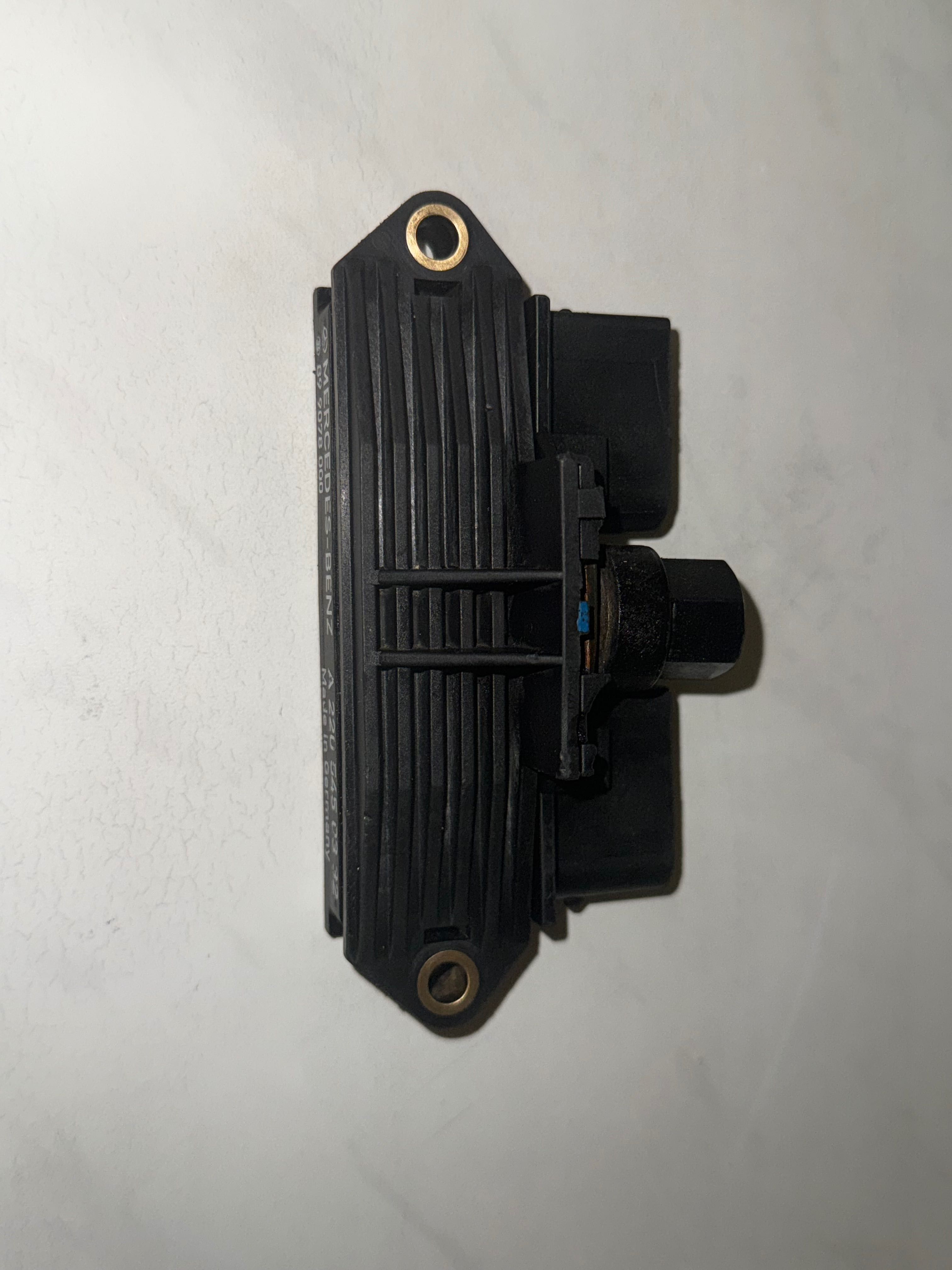 Реле свечей A2205450332на Mercedes ML400G400S400E400W163W463W220W211