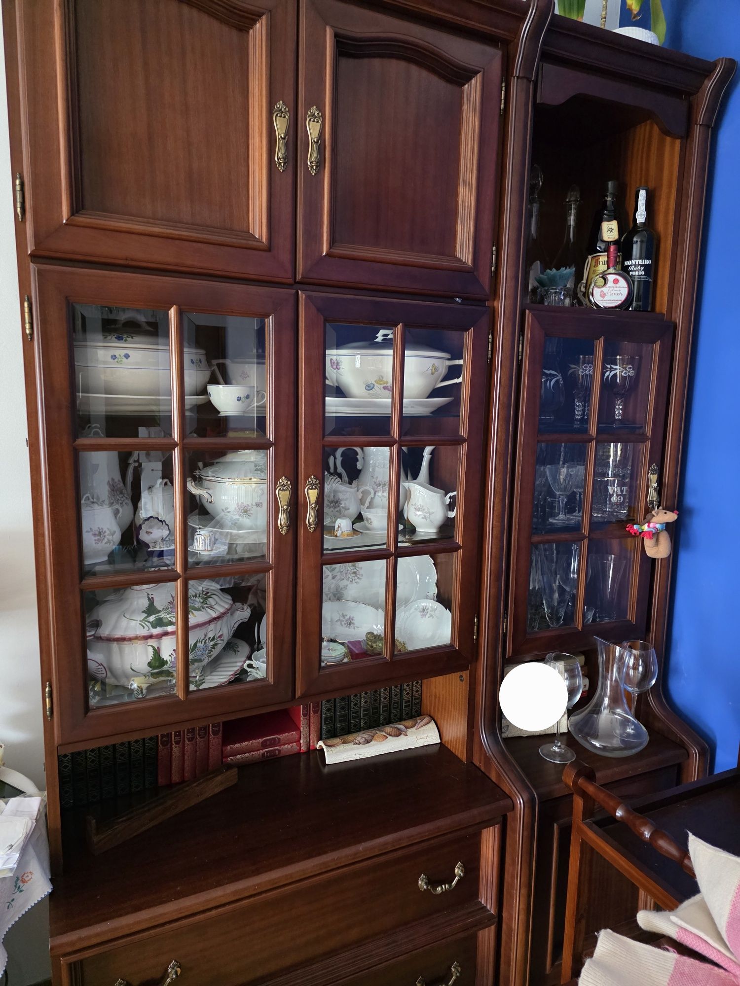 Vendo Móvel de Sala de Madeira Maciça