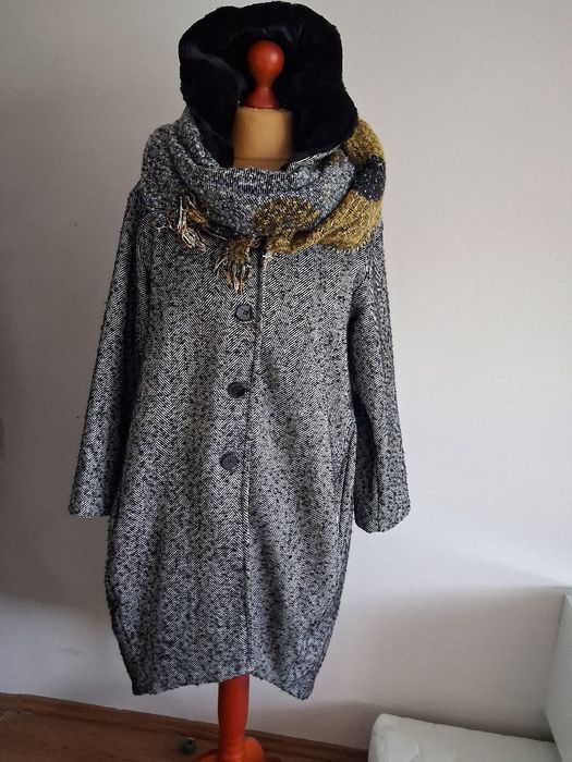 Płaszcz jesienno zimowy piekny oryg wełniany firm Cirollo włoski r uni