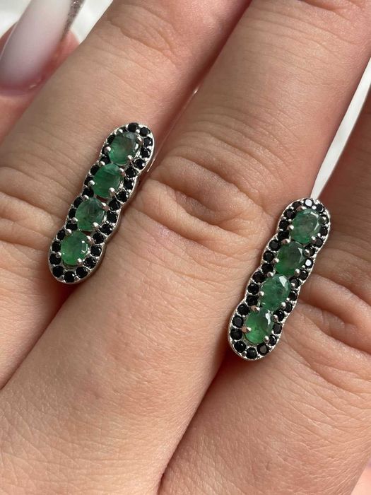 Серьги из серебра 925 пробы с овальным изумрудом и шпинелью