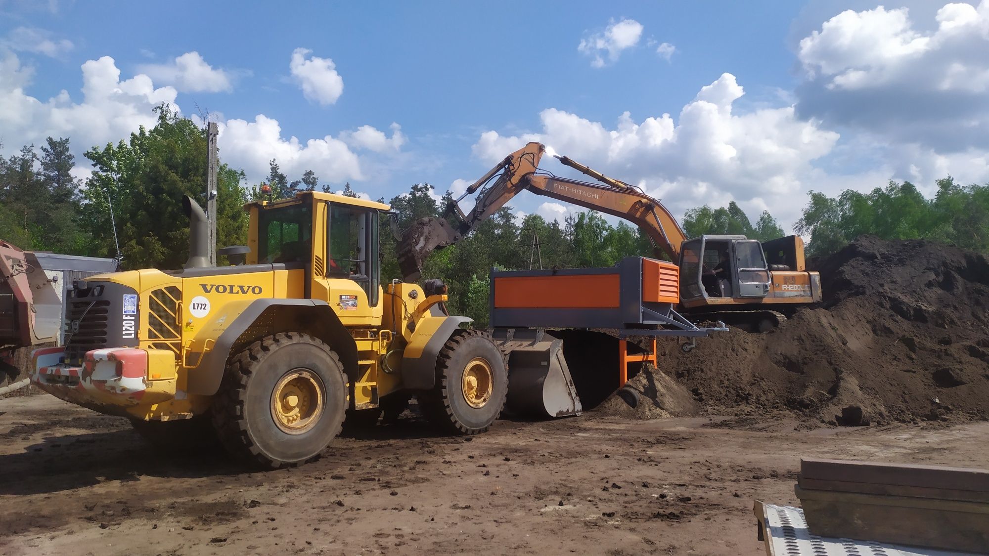 DG MACHINES producent przesiewaczy. TREX300S sieje mokry towar, ziemia