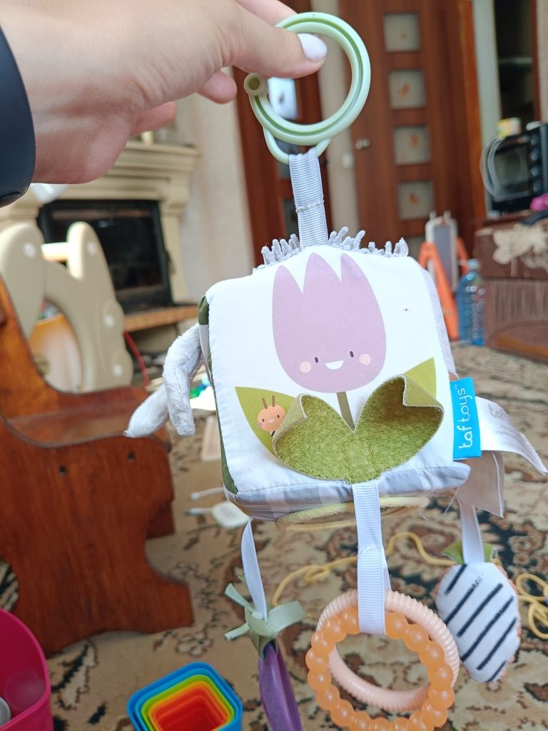 Підвіска-кубик Taf Toys тактильні елементи