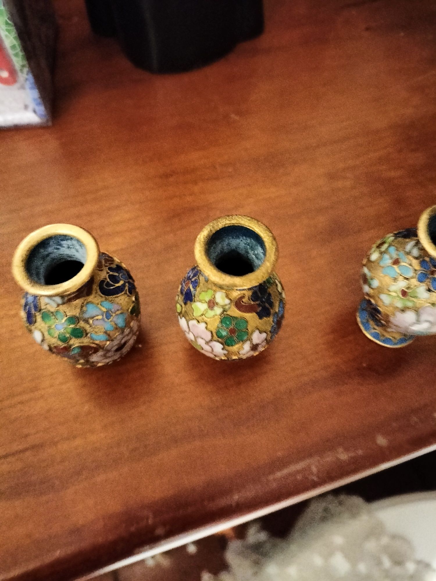Jarras em miniatura em esmalte closonne chinês