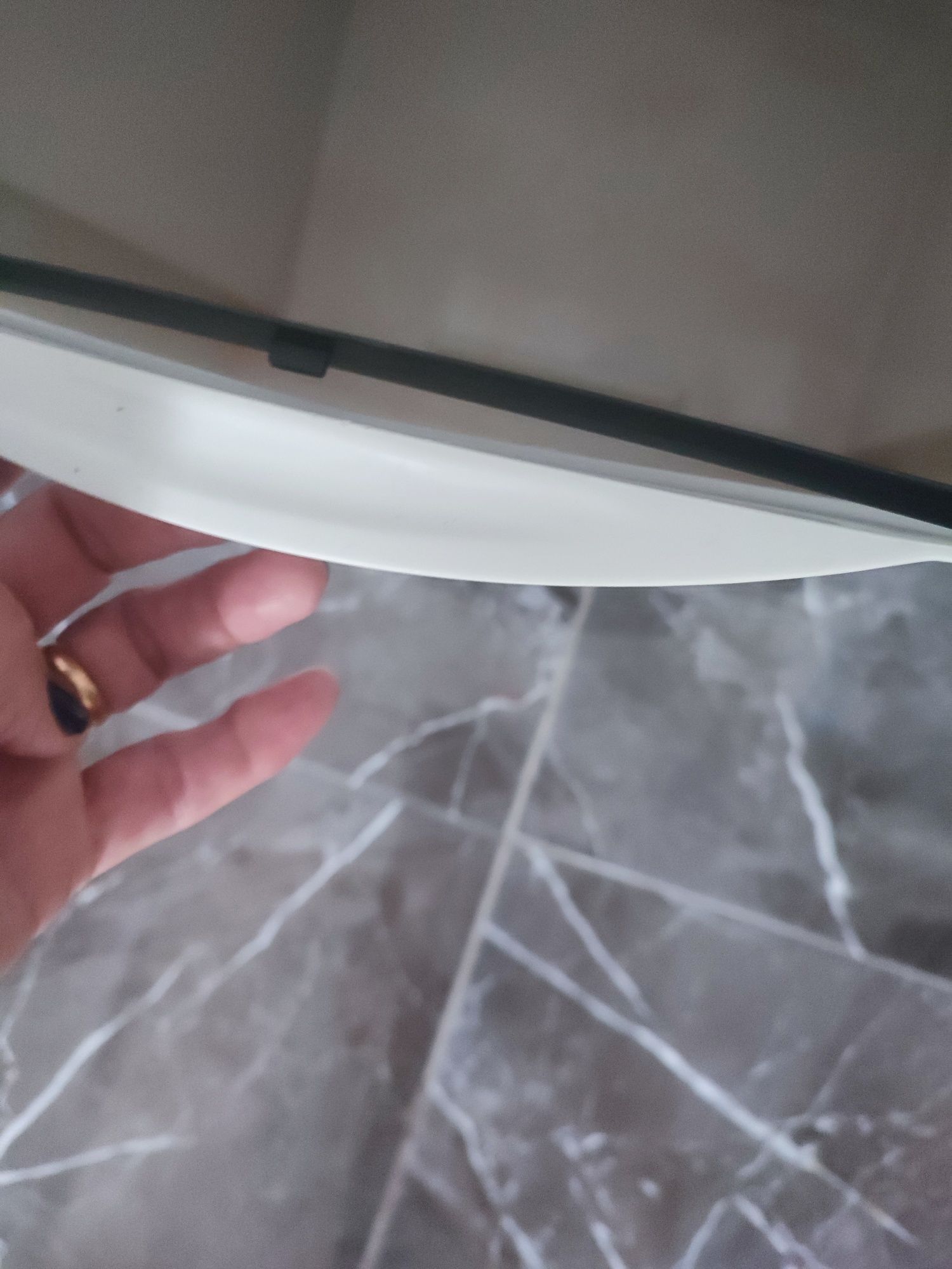 Caixote de lixo com compartimentos para reciclagem usado dois meses