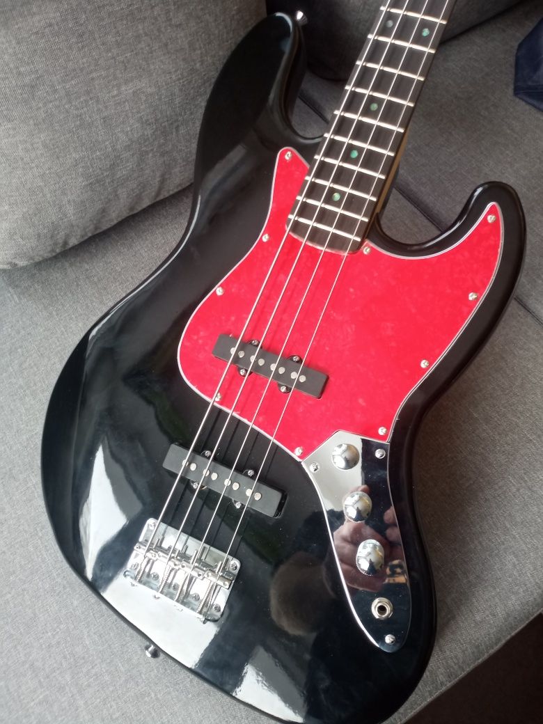 Gitara basowa nowa