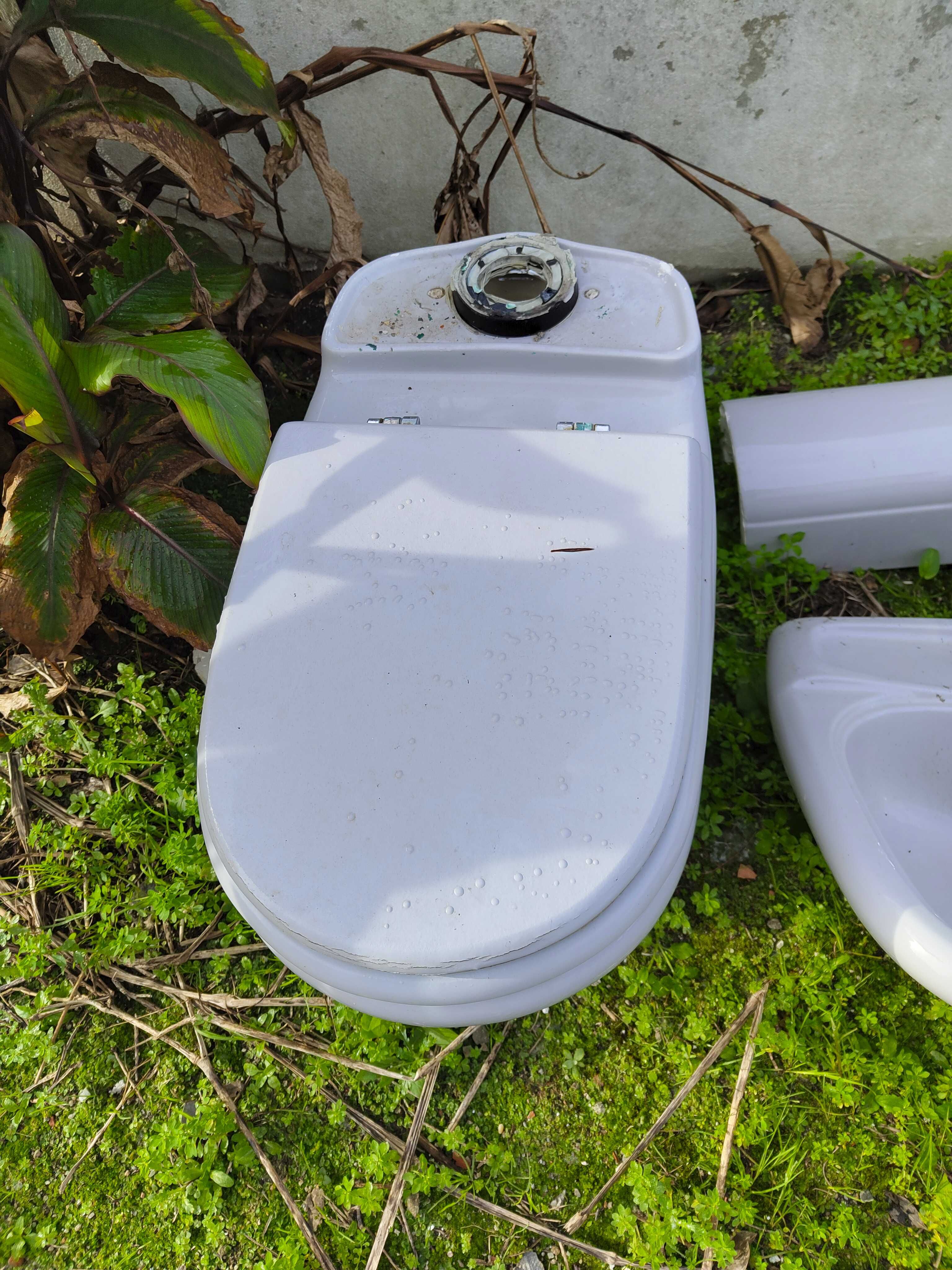Conjunto de WC (Lavatório, sanita, bidé e 2as torneiras)